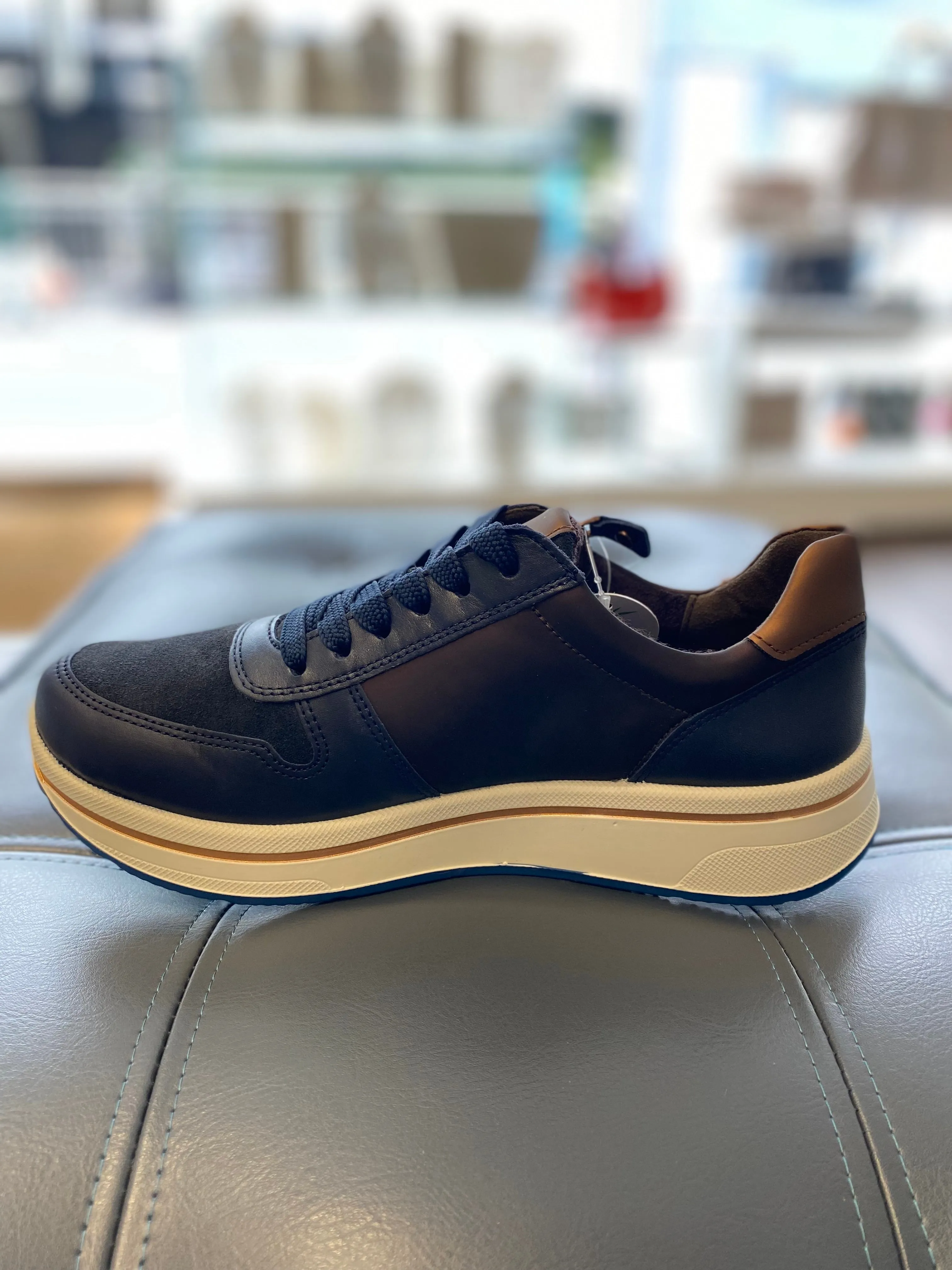 Ara Sappora Navy Trainer