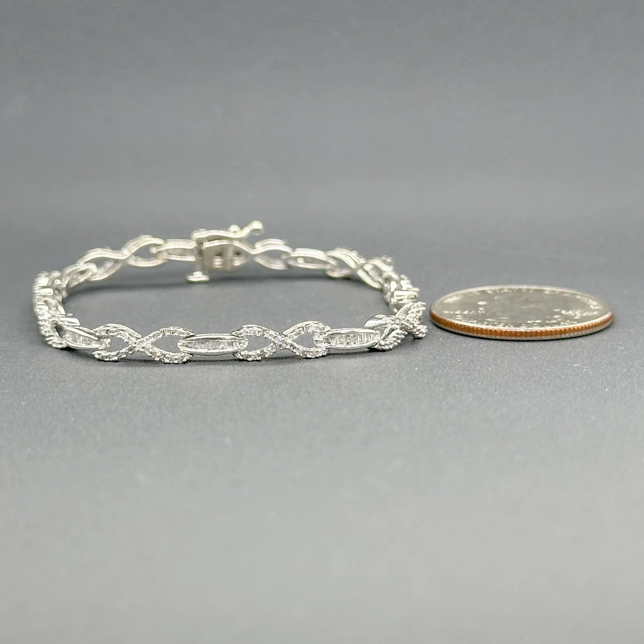 Estate 10K W Gold 0.69ctw G-H/SI1-2 Diamond Bracelet