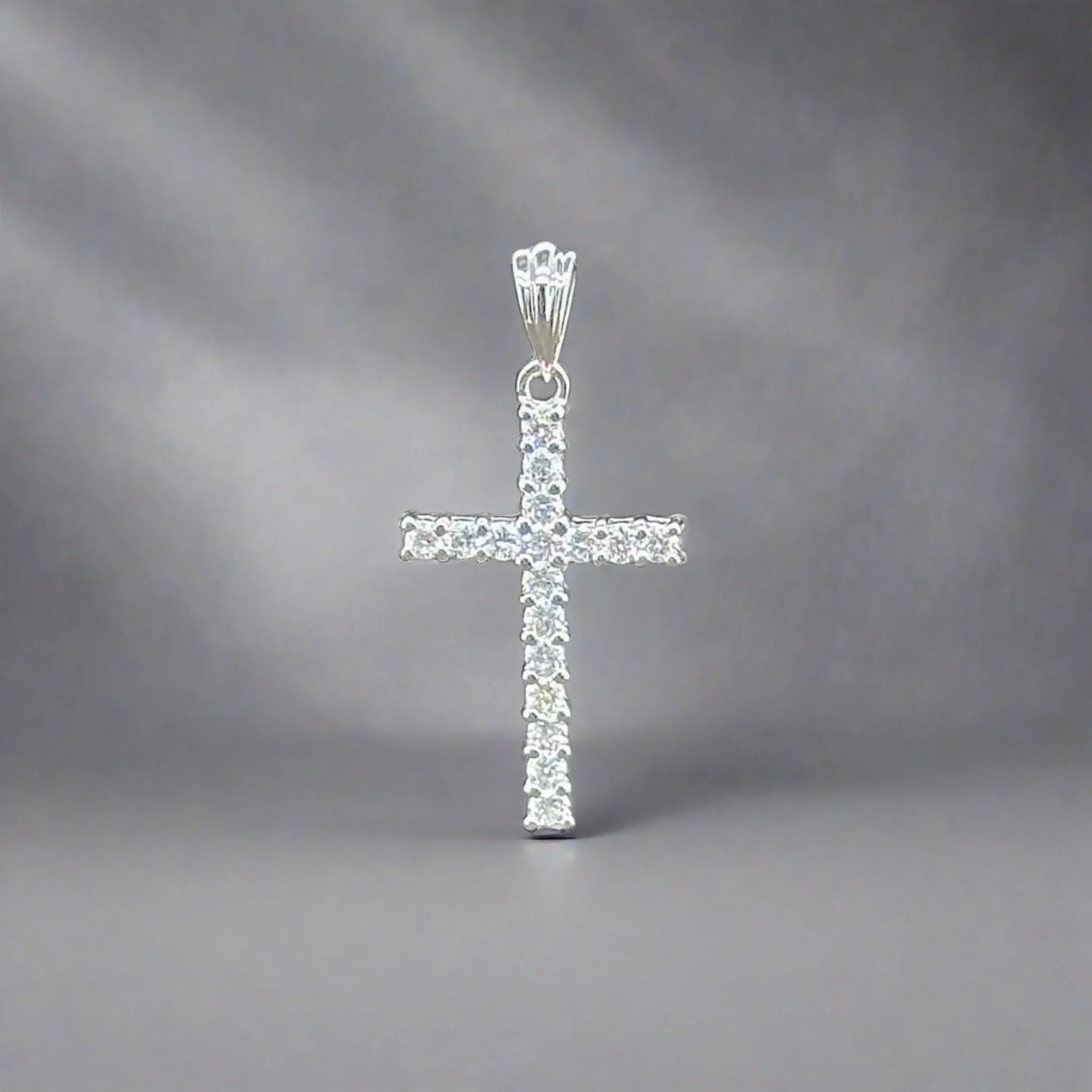 Estate 14K W Gold 0.25ctw G/SI1-2 Diamond Cross Pendant