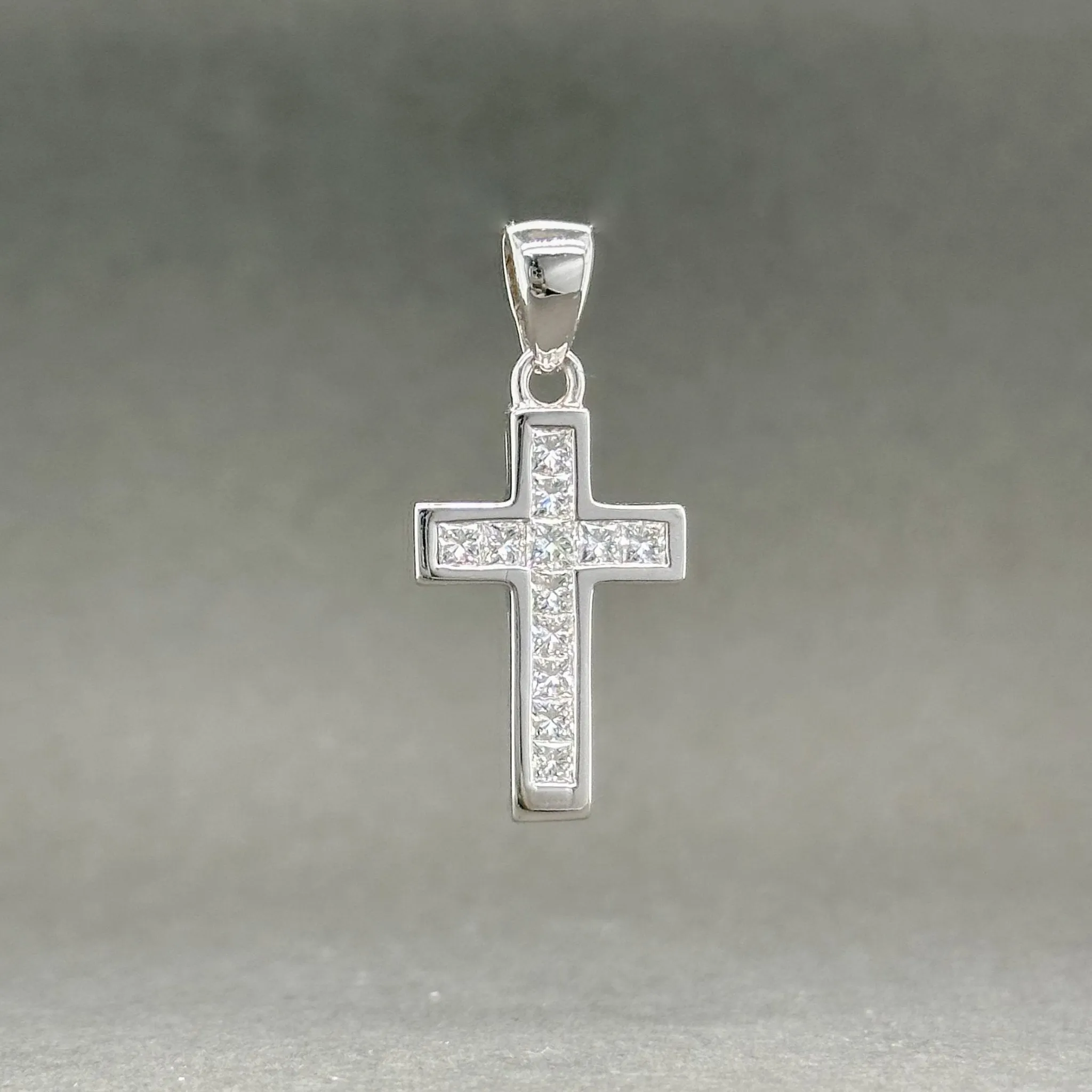 Estate 14K W Gold 0.90ctw G-H/VS2-SI1 Diamond Cross Pendant