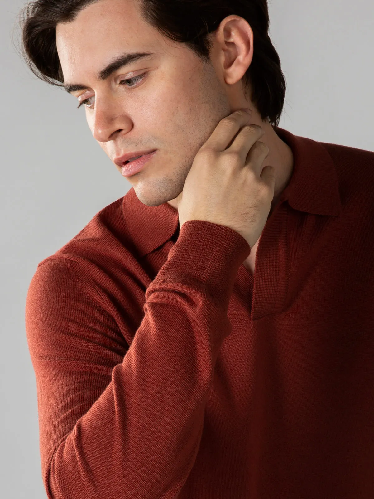 Extrafine Merino Buttonless Polo Maroon