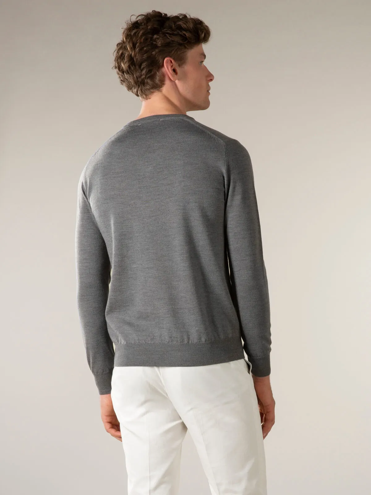 Extrafine Merino V-Neck Dark Grey