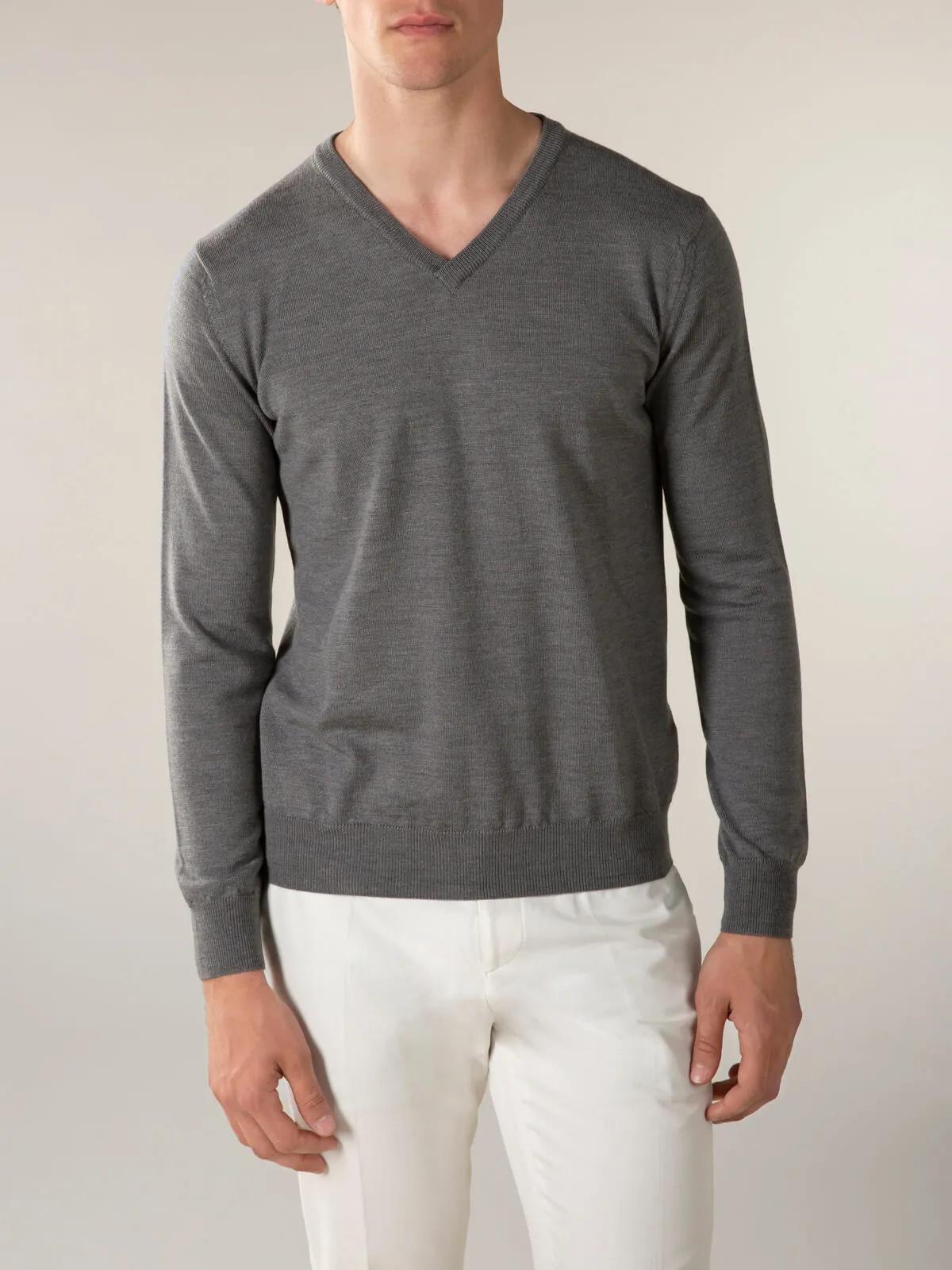 Extrafine Merino V-Neck Dark Grey