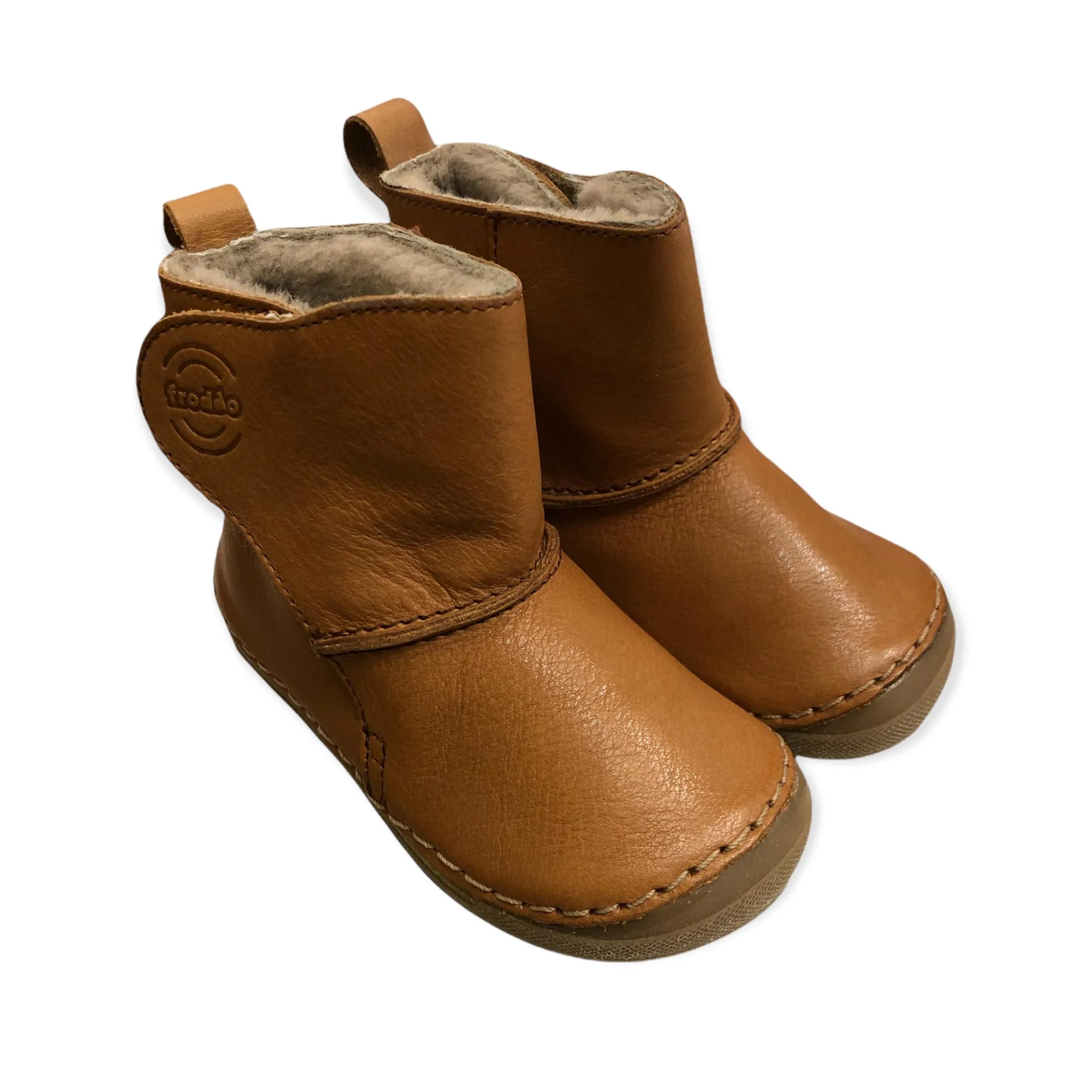 Sure! To optimize the title of this e-commerce product, its best to include specific details such as the type of shoe, material, target audience, and unique features. Lets try this:

Leon Barefoot Winter Boots for Men - Waterproof, Insulated, Lightweight Outdoor Footwear

This optimized title includes the brand name Leon, specifies that the product is barefoot winter boots, identifies the target audience as men, and highlights key features like being waterproof, insulated, and lightweight, which are appealing for outdoor winter use.