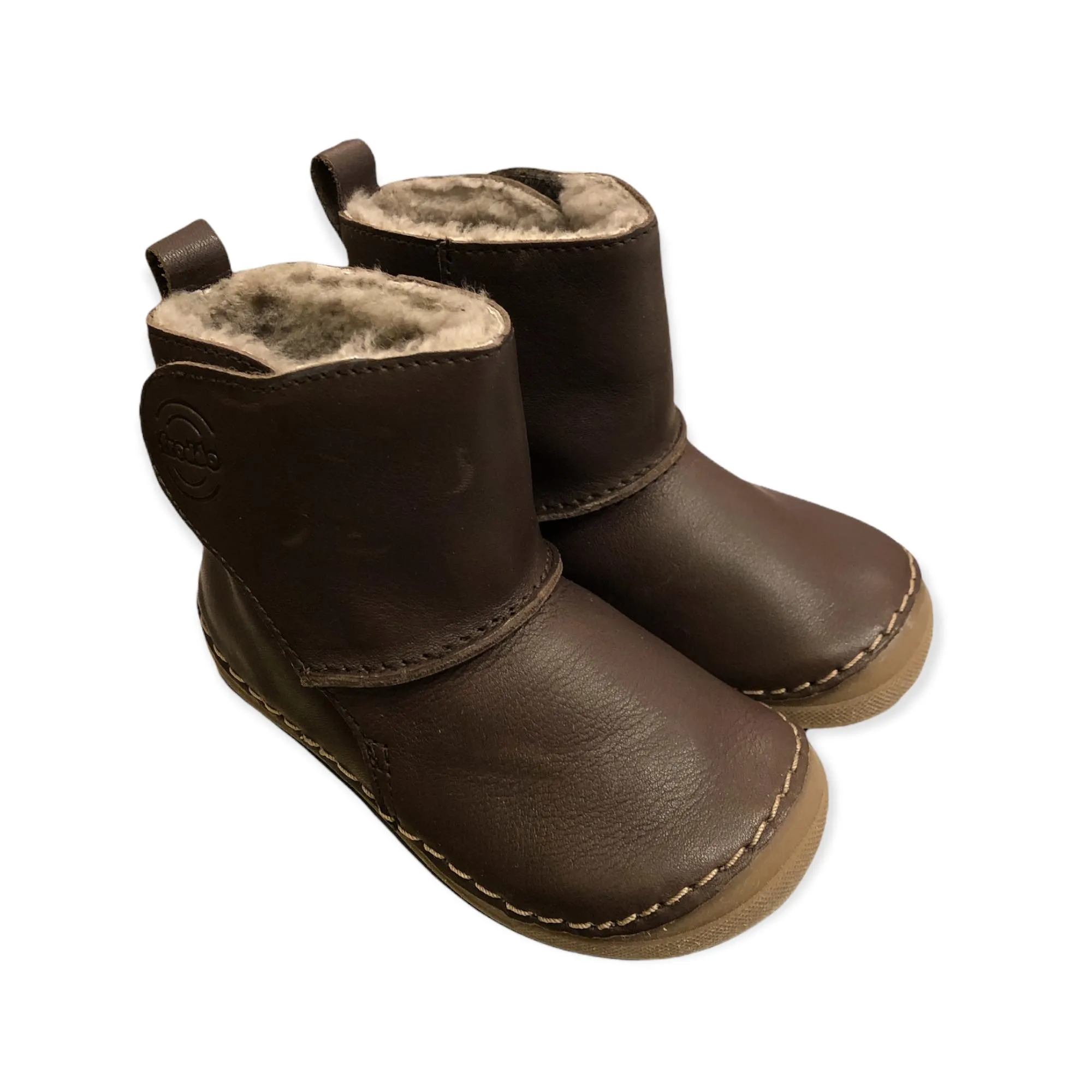 Sure! To optimize the title of this e-commerce product, its best to include specific details such as the type of shoe, material, target audience, and unique features. Lets try this:

Leon Barefoot Winter Boots for Men - Waterproof, Insulated, Lightweight Outdoor Footwear

This optimized title includes the brand name Leon, specifies that the product is barefoot winter boots, identifies the target audience as men, and highlights key features like being waterproof, insulated, and lightweight, which are appealing for outdoor winter use.