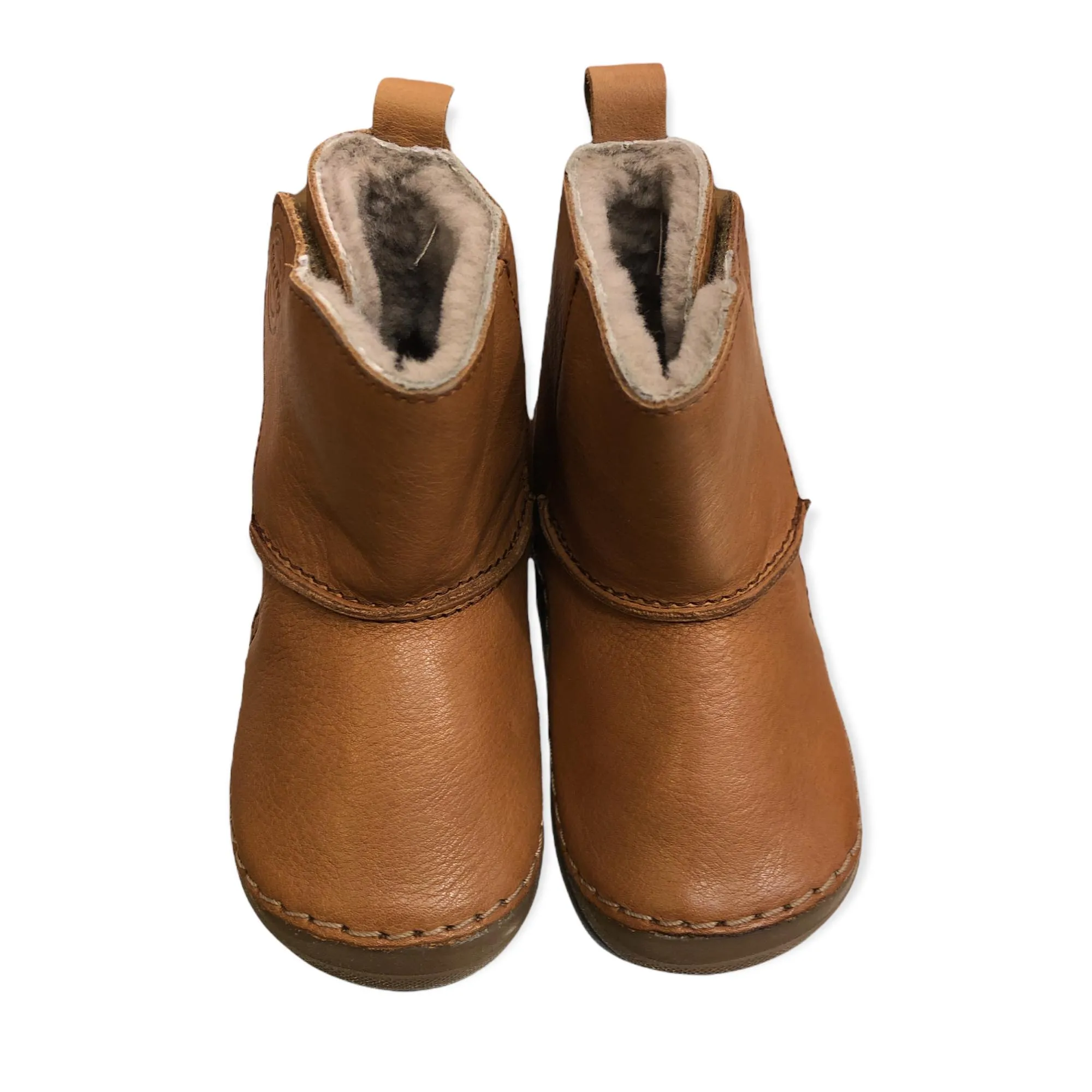 Sure! To optimize the title of this e-commerce product, its best to include specific details such as the type of shoe, material, target audience, and unique features. Lets try this:

Leon Barefoot Winter Boots for Men - Waterproof, Insulated, Lightweight Outdoor Footwear

This optimized title includes the brand name Leon, specifies that the product is barefoot winter boots, identifies the target audience as men, and highlights key features like being waterproof, insulated, and lightweight, which are appealing for outdoor winter use.