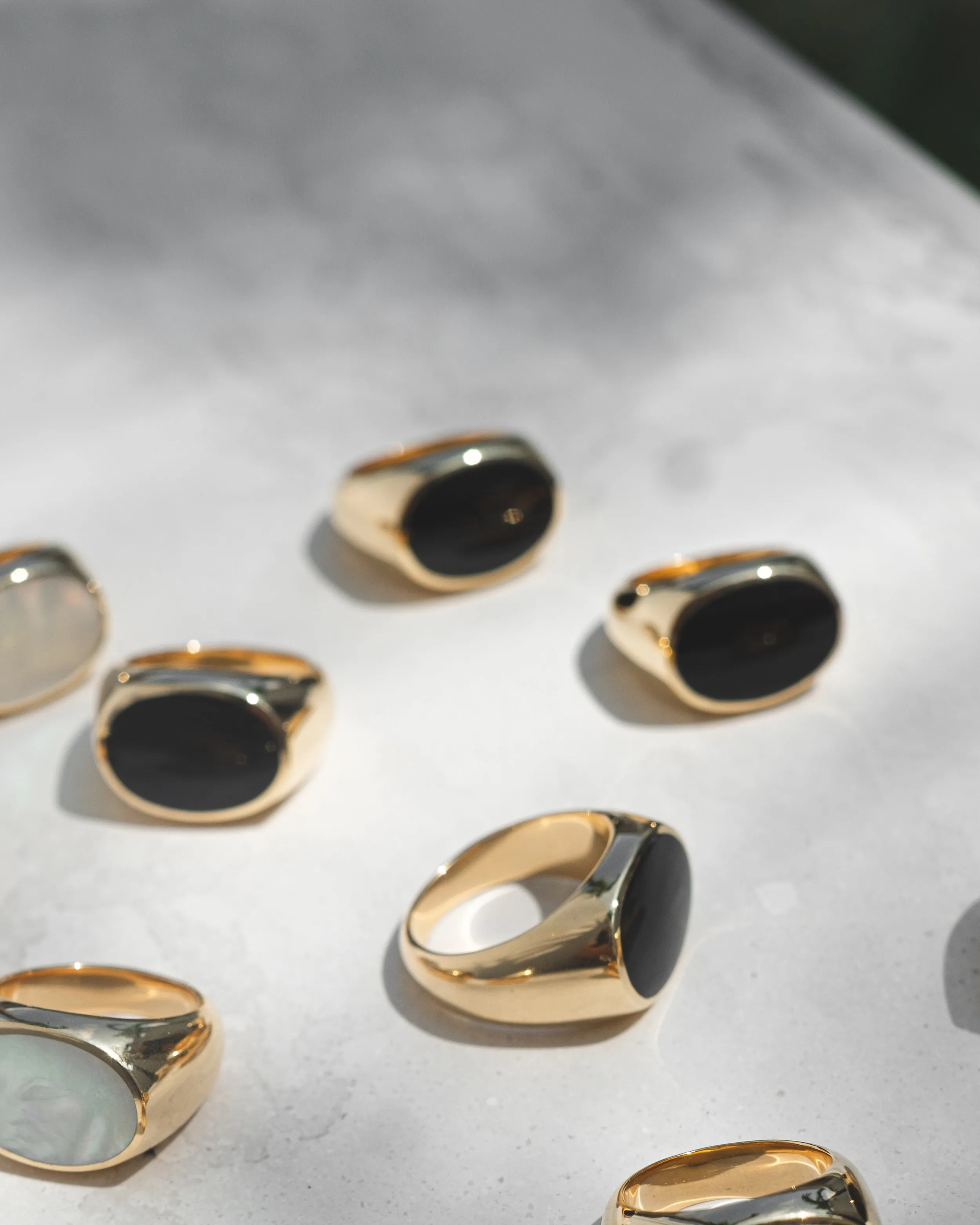 ONYX SIGNET RING / Golden ring