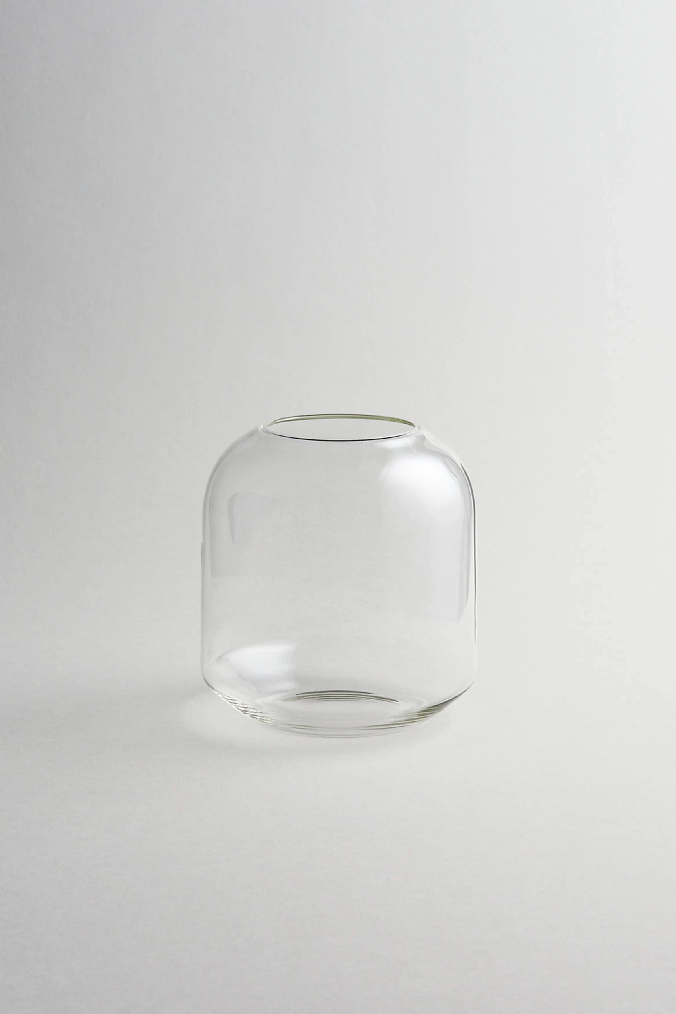 Short Elba Vase for R D Lab - Optimized for E-commerce