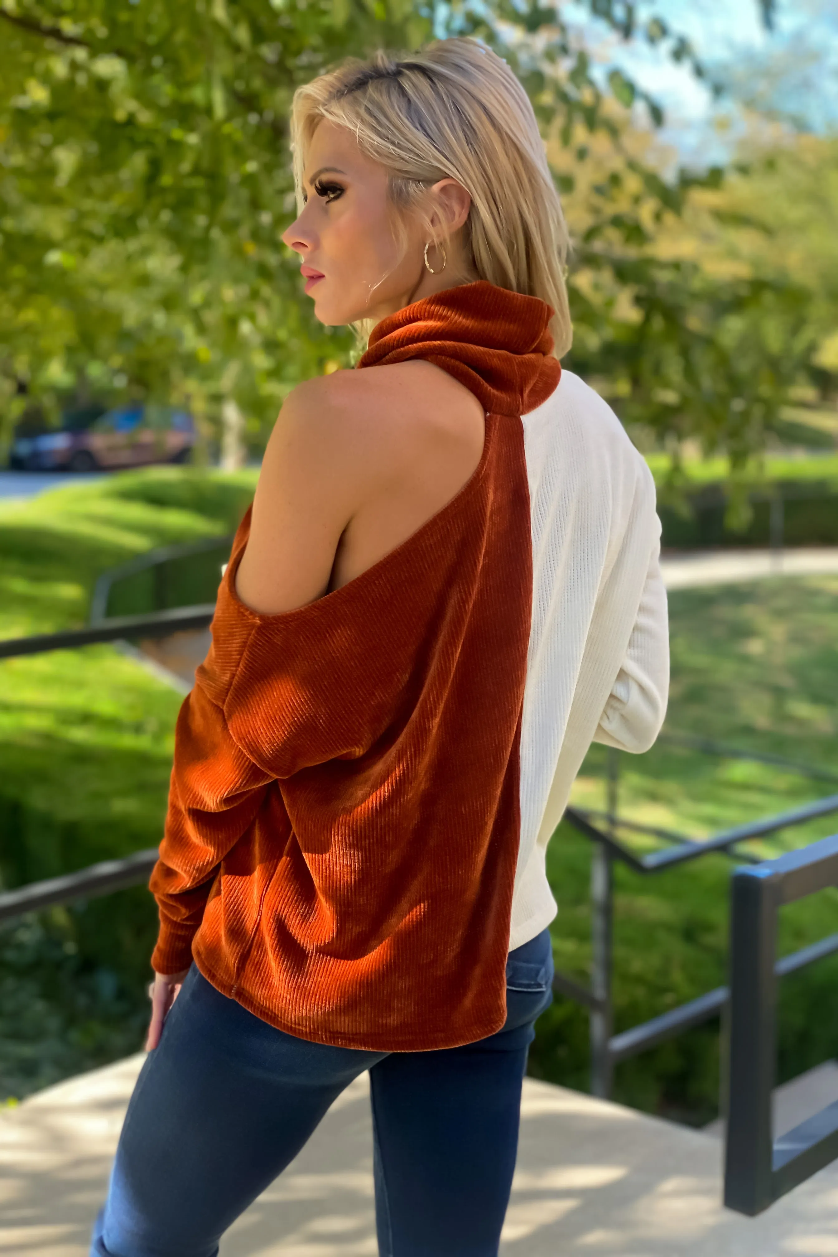 Subtle Glamour Chenille Color Block One Cold Shoulder Top : Rust/Ivory