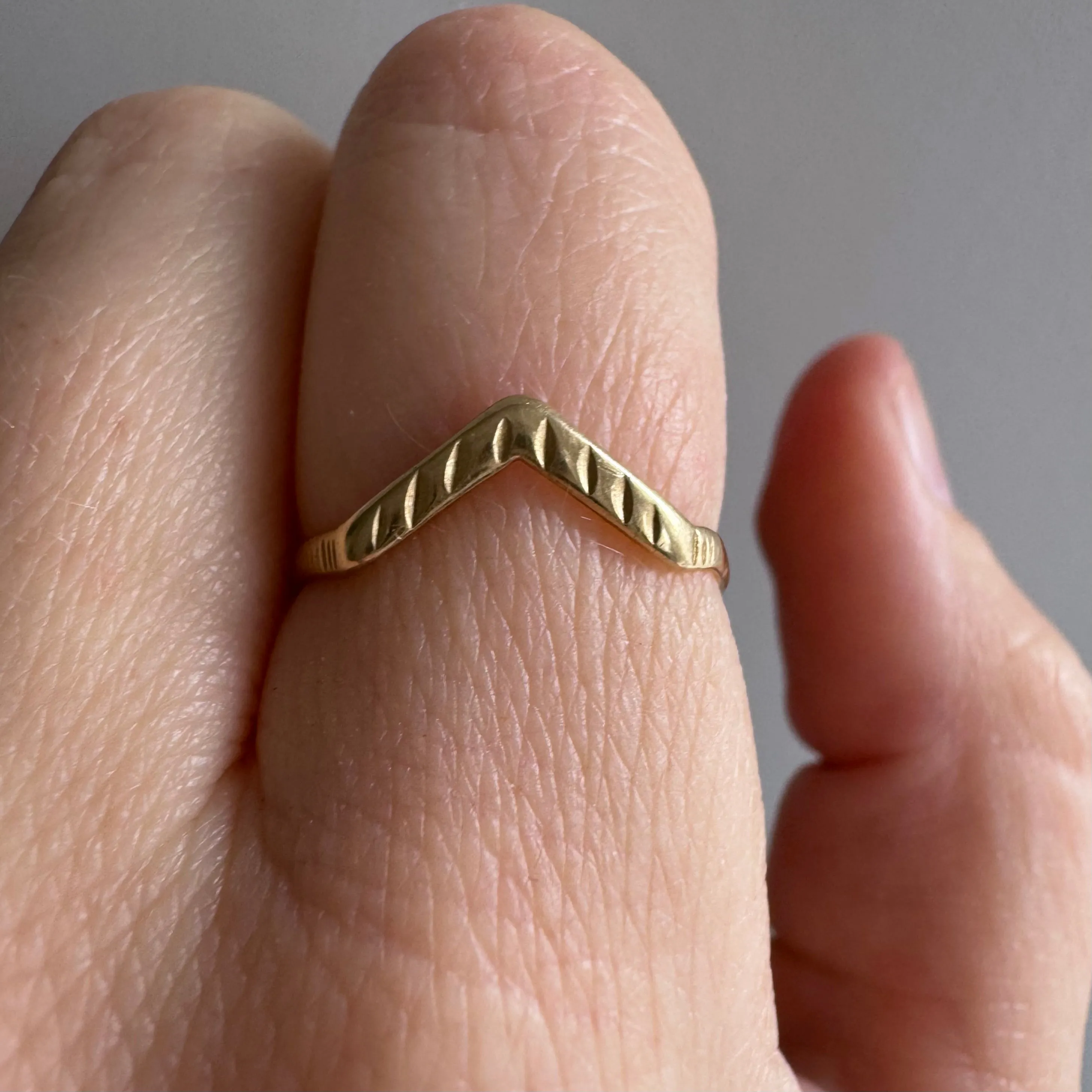 V I N T A G E // chevron stacker / 14k triangular curved band by Michael Anthony / size 6