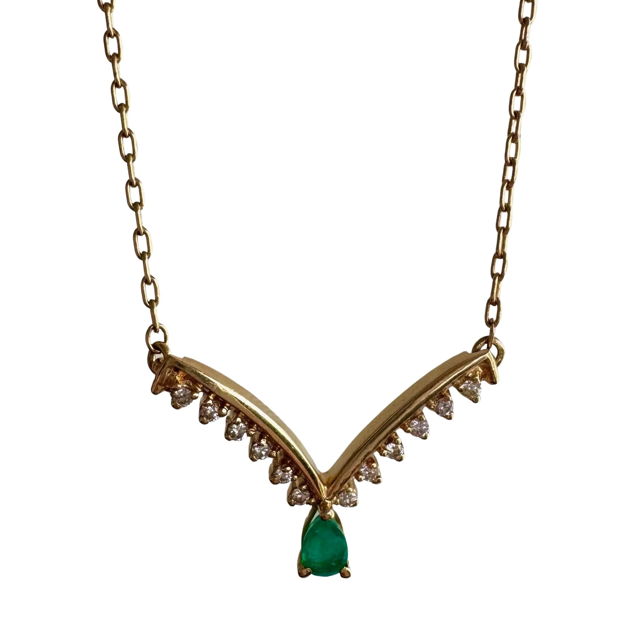 V I N T A G E // emerald valley / 14k diamond and emerald chevron pendant necklace / 17