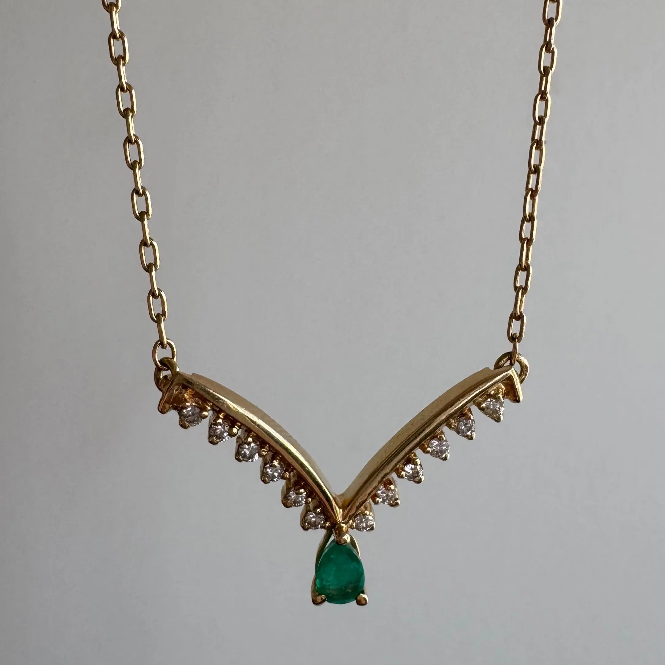 V I N T A G E // emerald valley / 14k diamond and emerald chevron pendant necklace / 17