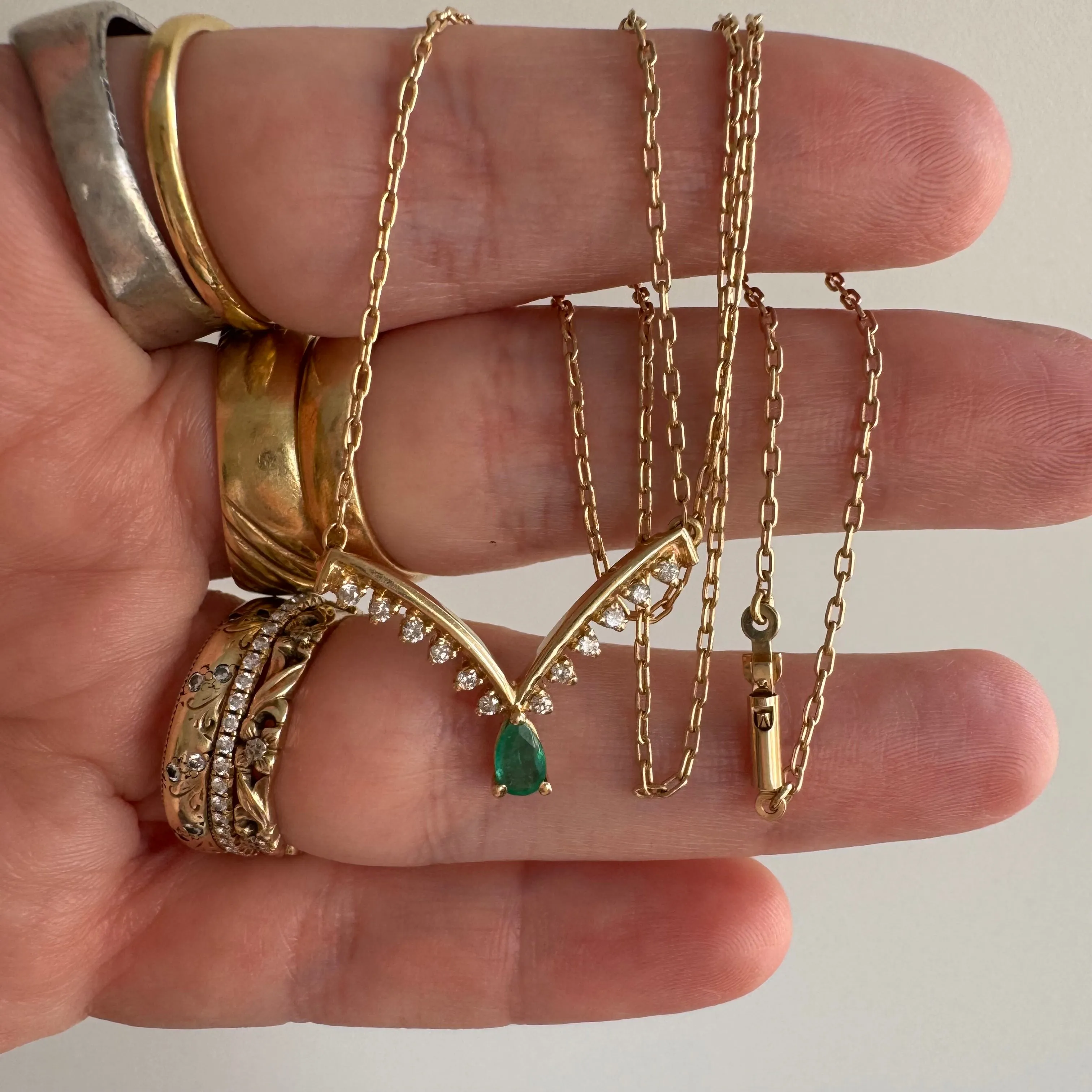 V I N T A G E // emerald valley / 14k diamond and emerald chevron pendant necklace / 17