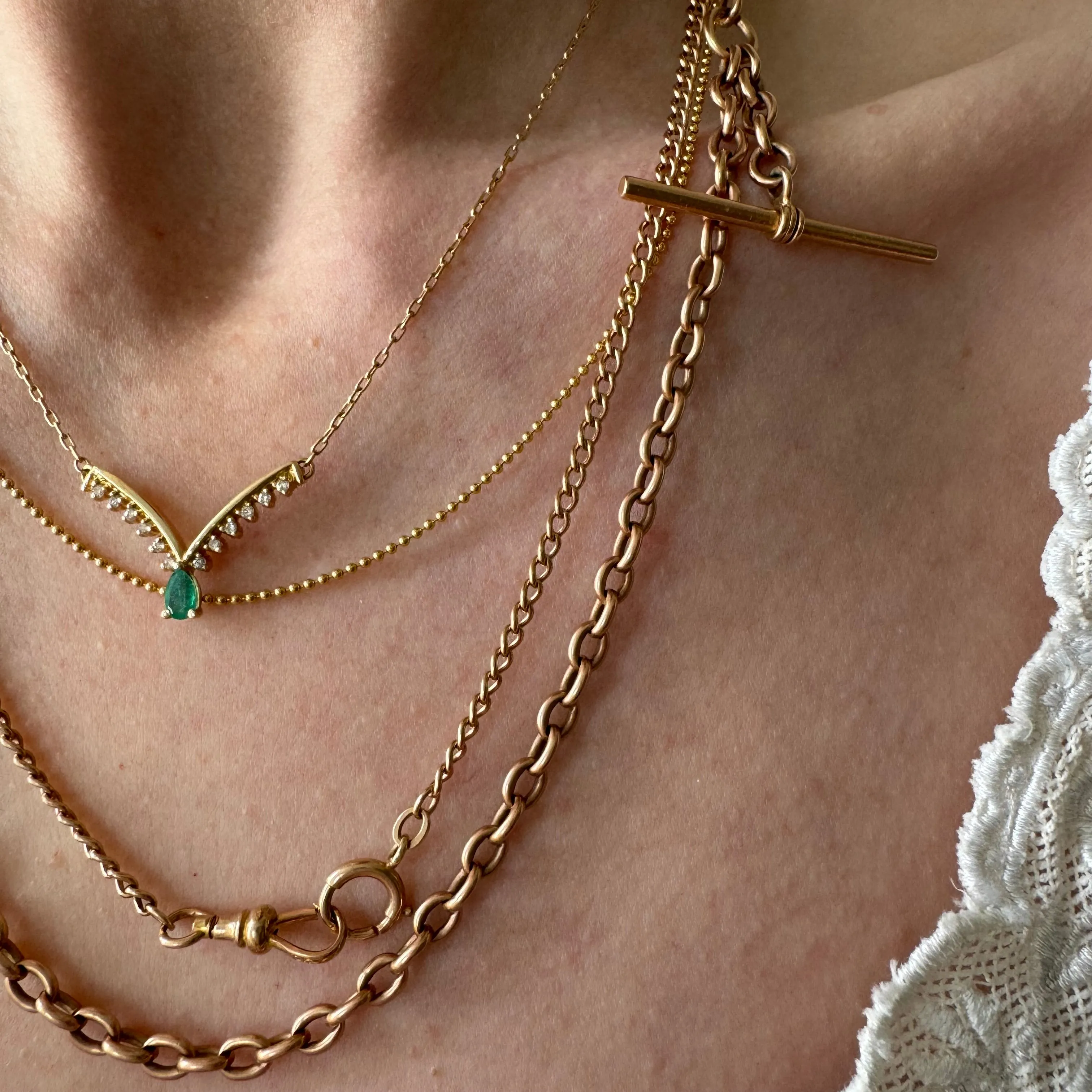 V I N T A G E // emerald valley / 14k diamond and emerald chevron pendant necklace / 17