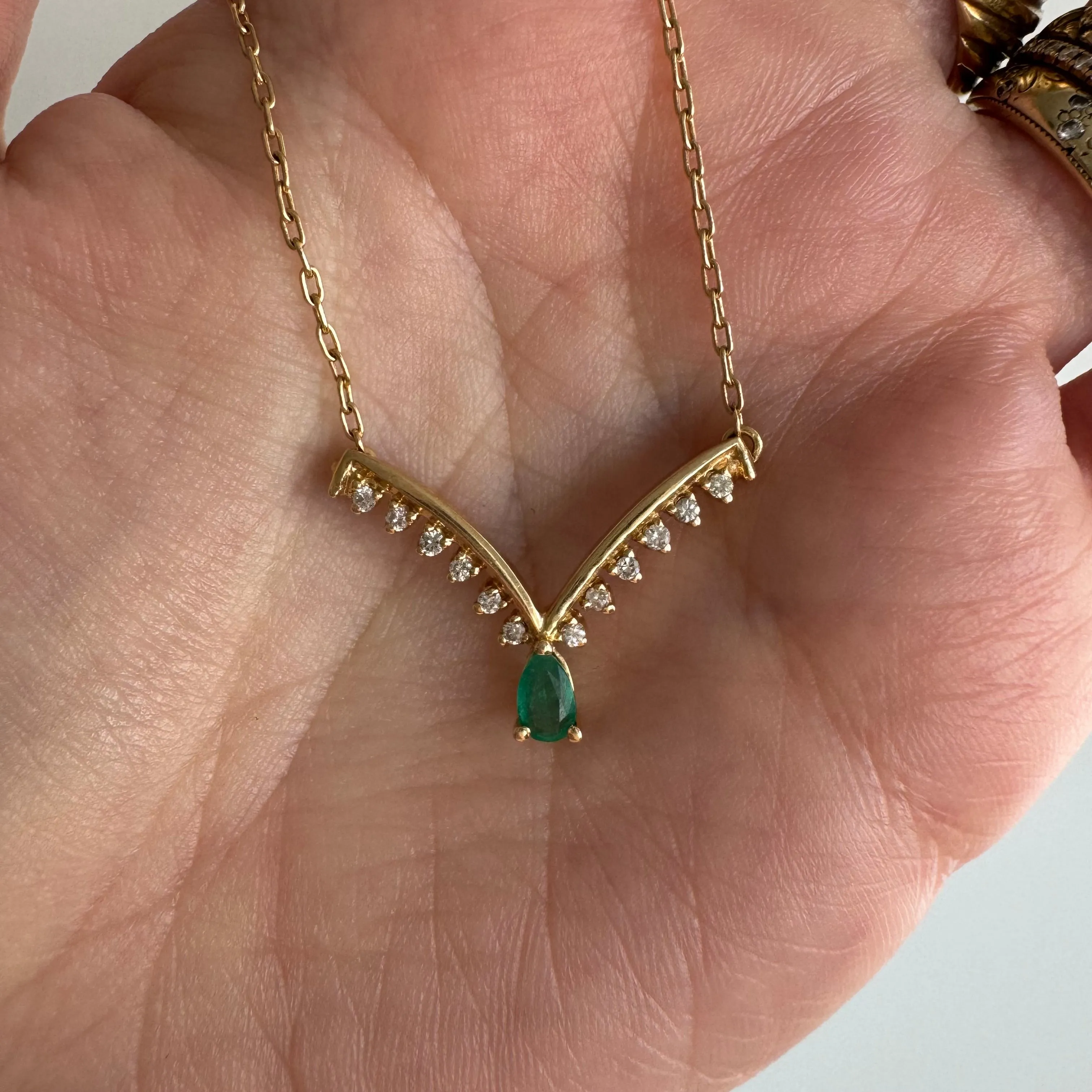 V I N T A G E // emerald valley / 14k diamond and emerald chevron pendant necklace / 17