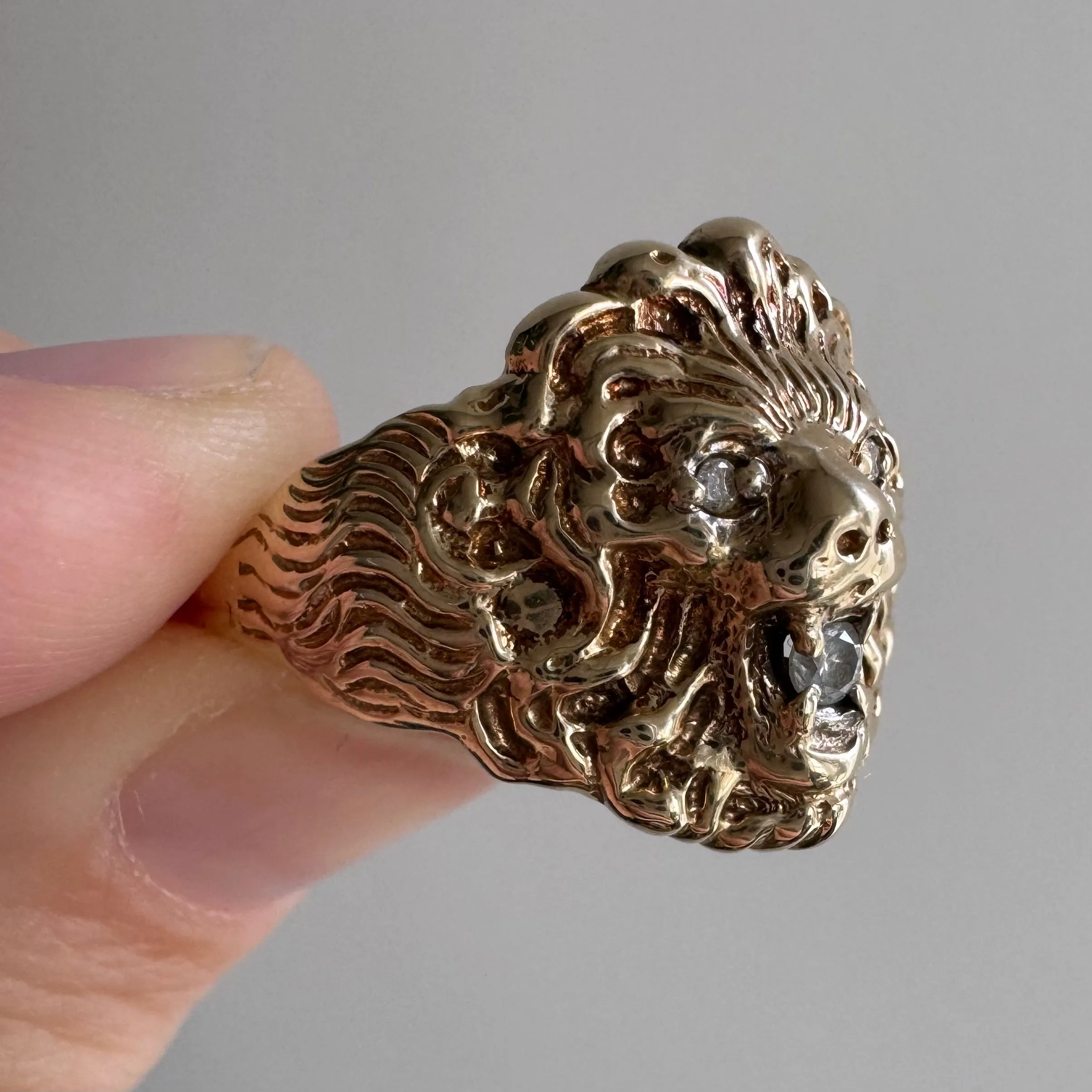 V I N T A G E // nouveau roar / 10k and diamond nouveau style lion ring / size 12