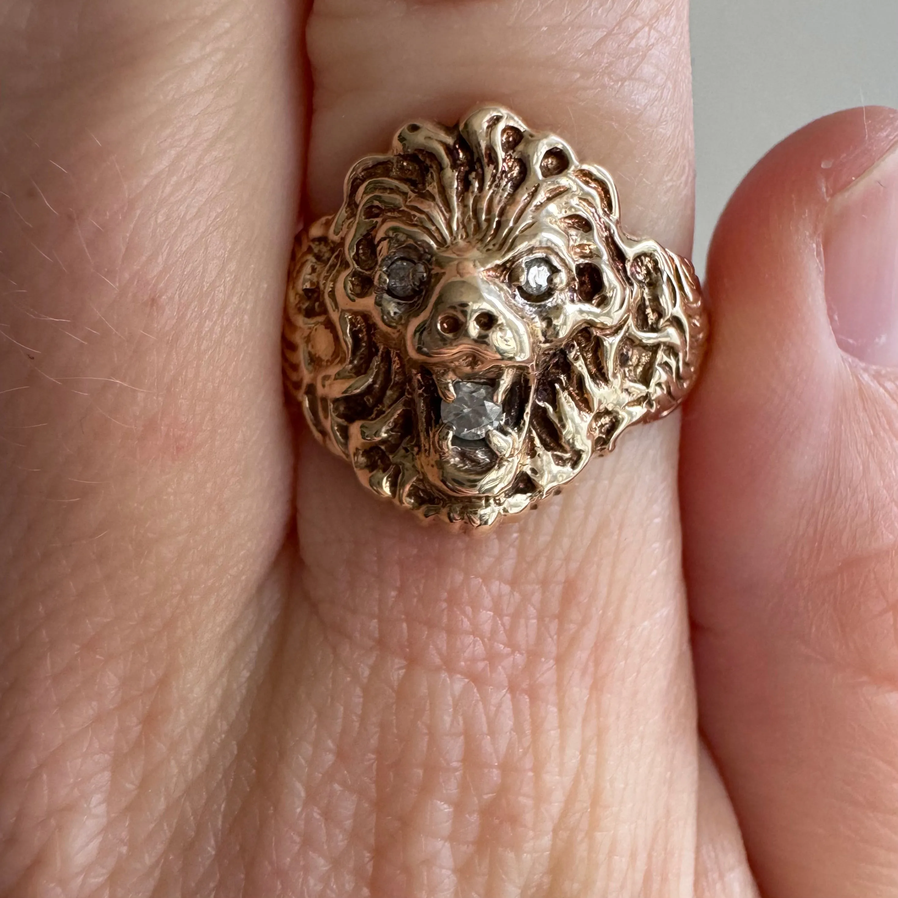 V I N T A G E // nouveau roar / 10k and diamond nouveau style lion ring / size 12