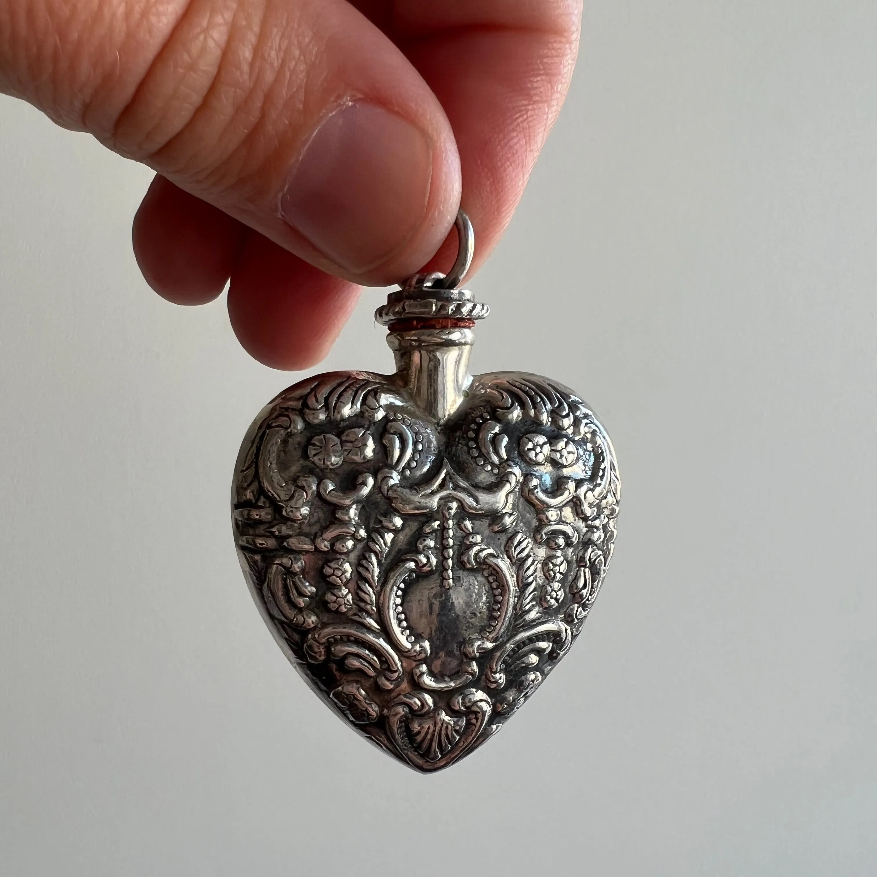 V I N T A G E // scent of the heart / sterling silver victorian style chatelaine vinaigrette perfume / a pendant