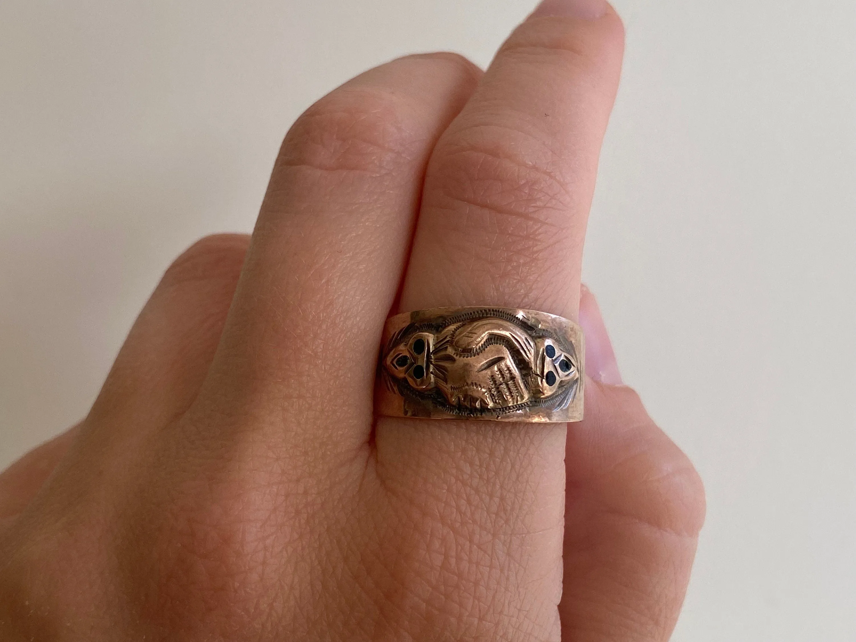 V I N T A G E // victorian commitment / solid 10k rose gold Fede Gimmel handshake ring / Claddagh style / size 11.75